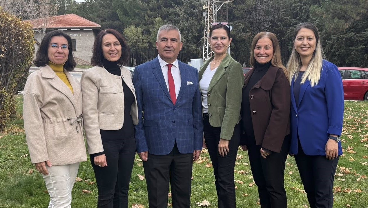 UAK SMMM ODASI BAKANI UUR ALBAYRAK BAARILARA MZA ATIYOR!!!