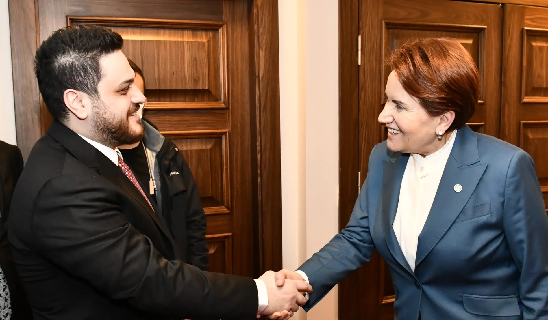 MERAL AKENERDEN BTP LDER HSEYN BAޒA NHAYET DAVET GELD!!!!